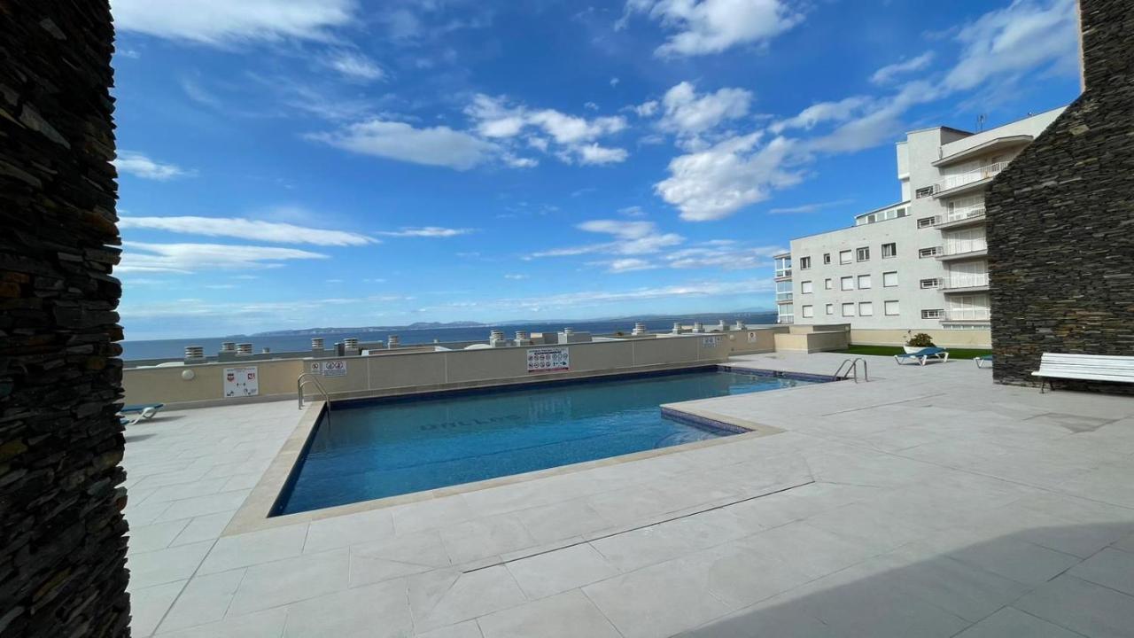 Luminoso Apartamento Frente Al Mar Con Piscina Росас Экстерьер фото